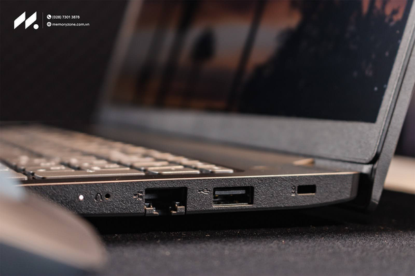 Cổng kết nối đa dạng, từ USB-C, HDMI đến LAN