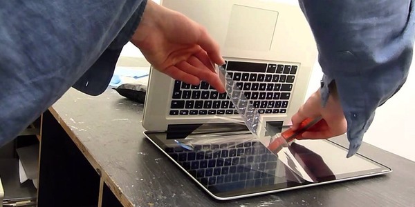 Dán màn hình giúp hạn chế bụi bẩn