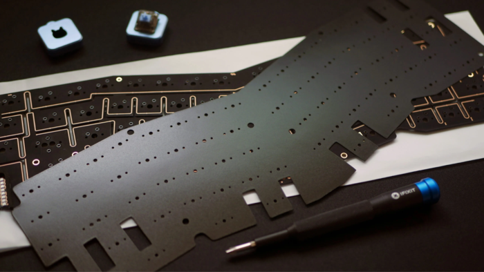 Để âm thanh gõ phím trầm ấm hơn, việc lót foam là lựa chọn không thể bỏ qua