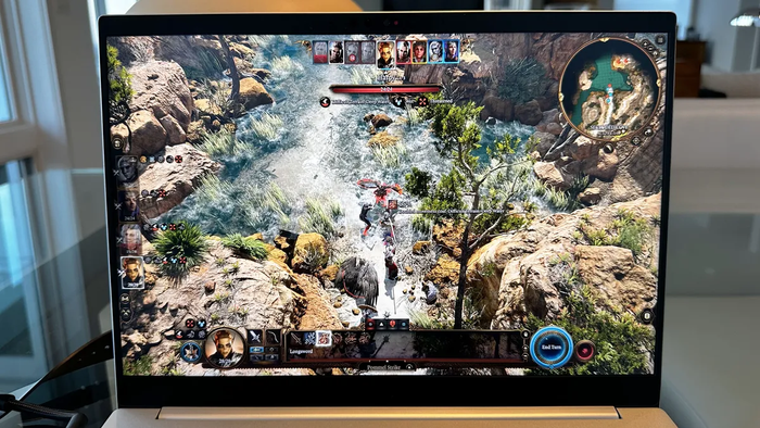 Hệ thống tản nhiệt trên máy hoạt động mạnh mẽ, giữ cho máy luôn trong nhiệt độ tốt nhất