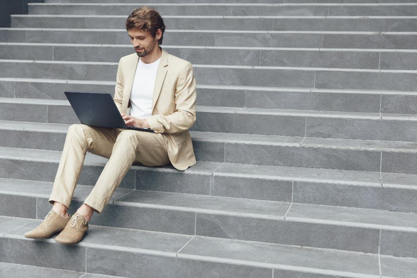 Laptop AI đa nhiệm với các tác vụ