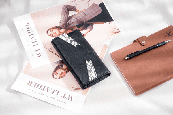 Nên lựa chọn ví có gam màu trung tính cho mẹ làm quà 8/3