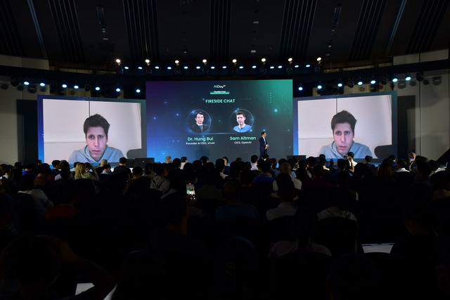 Ông Hưng đã đặt câu hỏi cho ông Sam Altman - CEO OpenAI