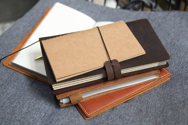 Sổ tay - món quà thiết thực ngày 8/3 cho đồng nghiệp nữ