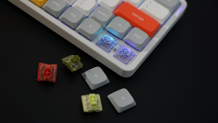 Trải nghiệm gõ mượt mà với switch tùy chọn và keycaps PBT Doubleshot