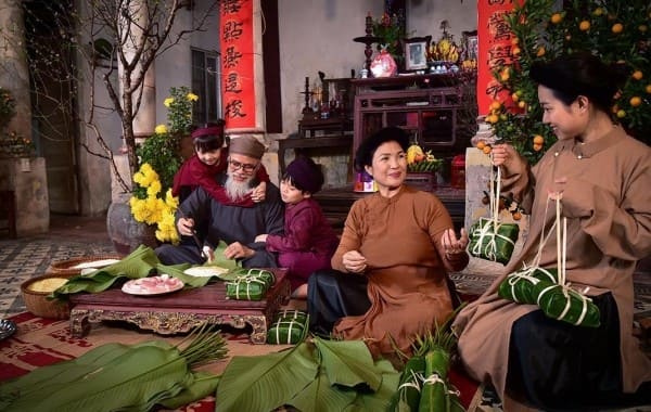 Truyền thống gói bánh chưng, bánh tét ngày Tết Nguyên đán