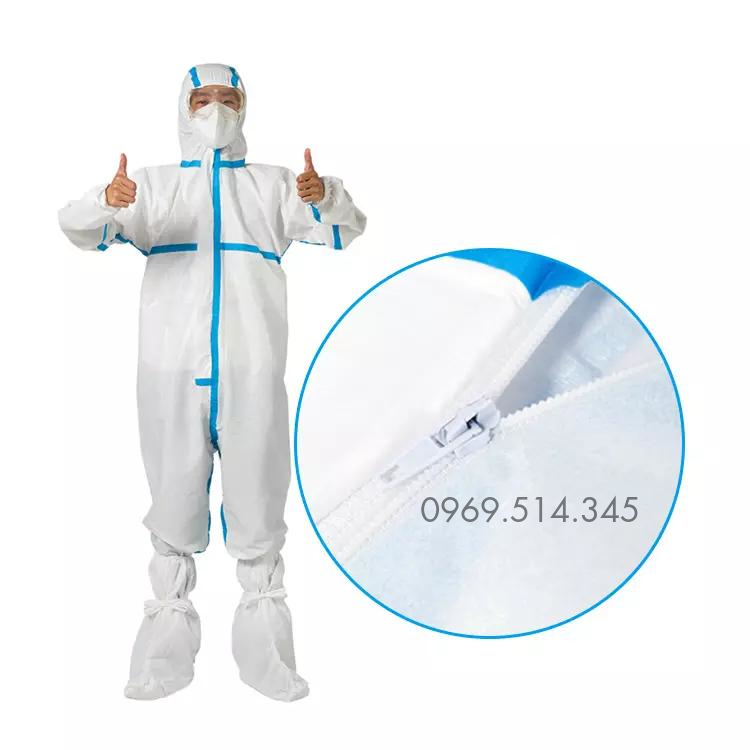 Khóa áo may cân đối, dễ mặc cũng như cởi ra khi đã dùng