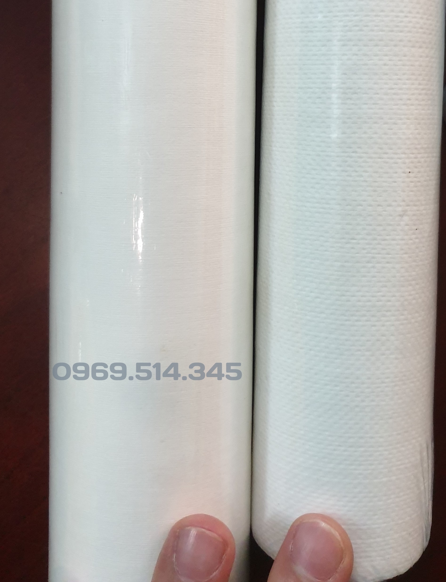 Giấy lau khô dạng cuộn ống hình tròn màu trong suốt