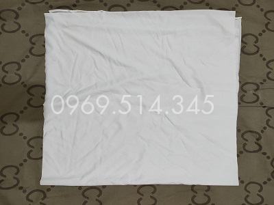 Vải trắng được nhiều doanh nghiệp chọn lựa bởi dễ nhận biết những bụi bẩn bám trên khăn khi làm việc