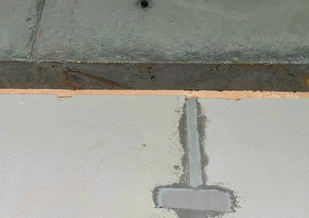 Trám keo bọt nở selfoam B1 cho khe hở dầm với tường