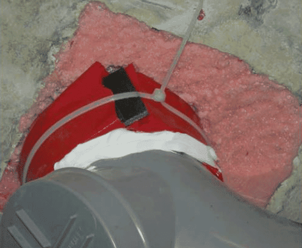 Keo bọt nở chống cháy trám khe ống xuyên tường