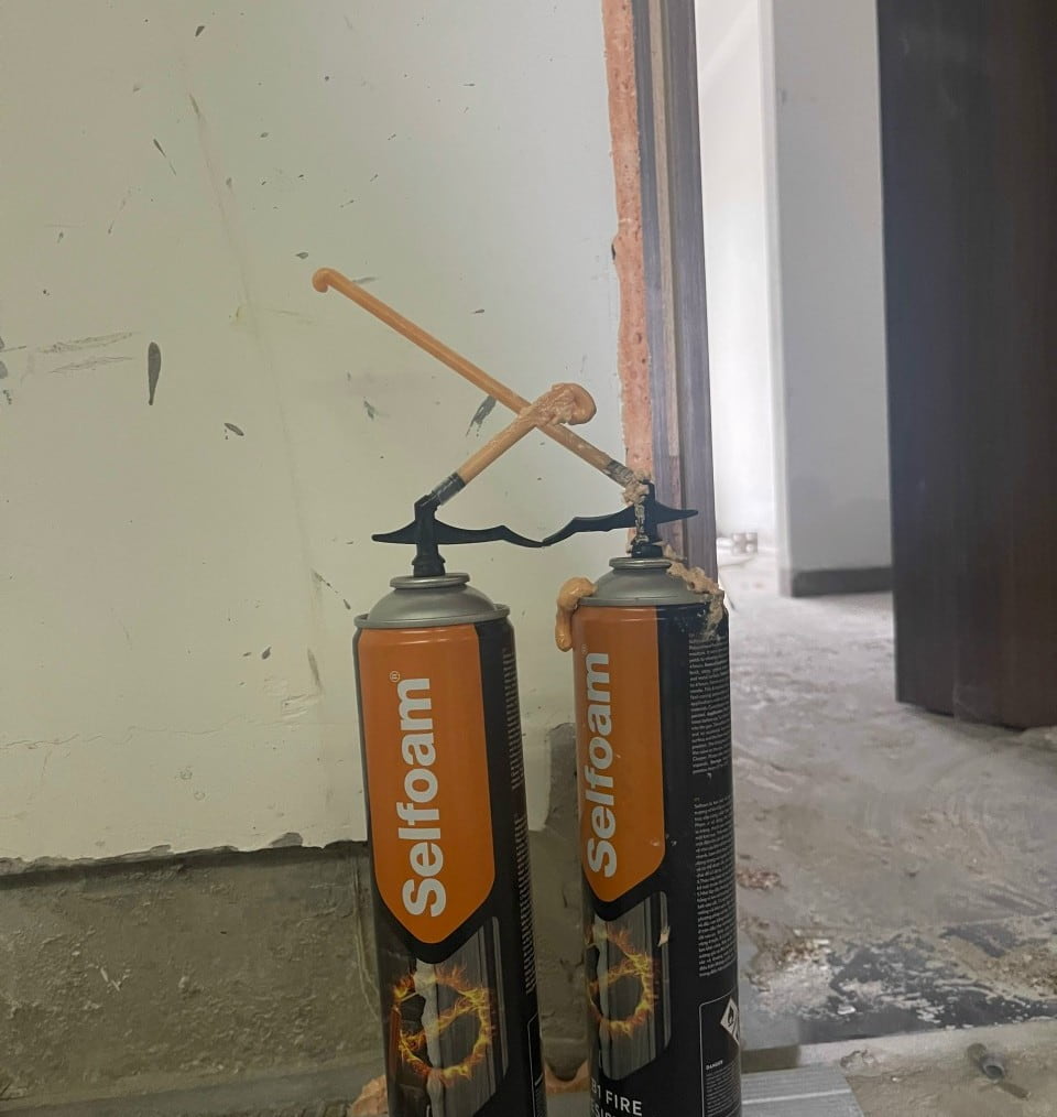 Keo bọt nở chống cháy selfoam b1 chính hãng