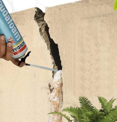 Keo bọt nở bịt kín khe nứt tường