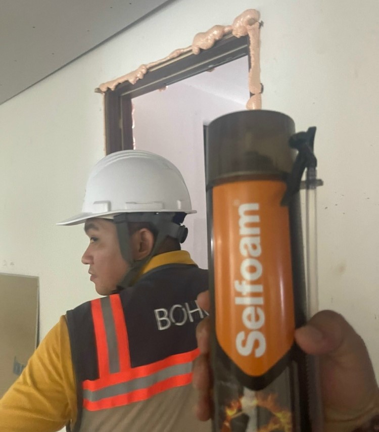 Keo selfoam B1 trám khung cửa chống cháy