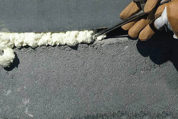 Sử dụng keo bọt nỏ chống cháy KCC PU65