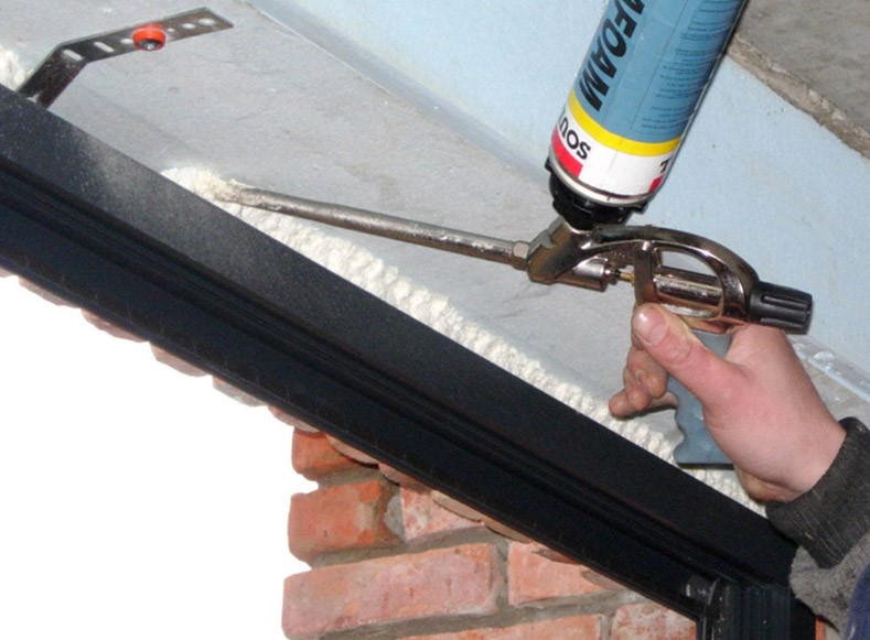 Súng bơm keo bọt nở foam