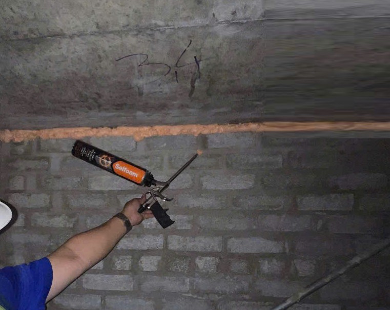 Thi công keo bọt chống cháy Selfoam B1