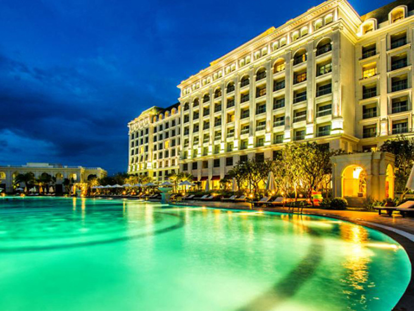 Bể bơi chính tại Vinpearl Discovery Phú Quốc Bể bơi chính tại Vinpearl Discovery Phú Quốc