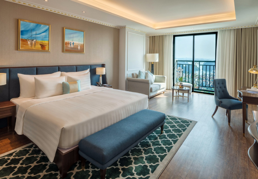 phòng deluxe bay view khách sạn FLC hạ long