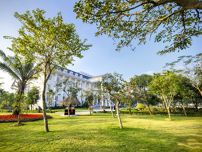 Khuôn viên xanh tại FLC Vĩnh Phúc resort