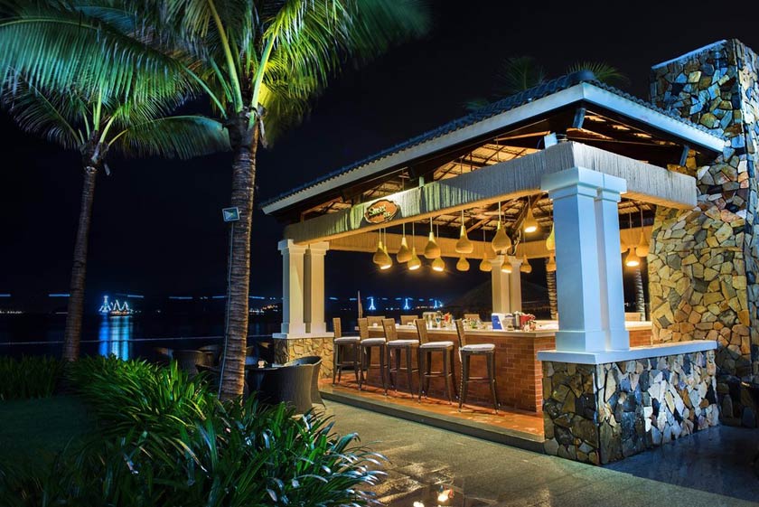 Sunset Bar Vinpearl Resort & Spa Nha Trang Bay Sunset Bar Vinpearl Resort & Spa Nha Trang Bay