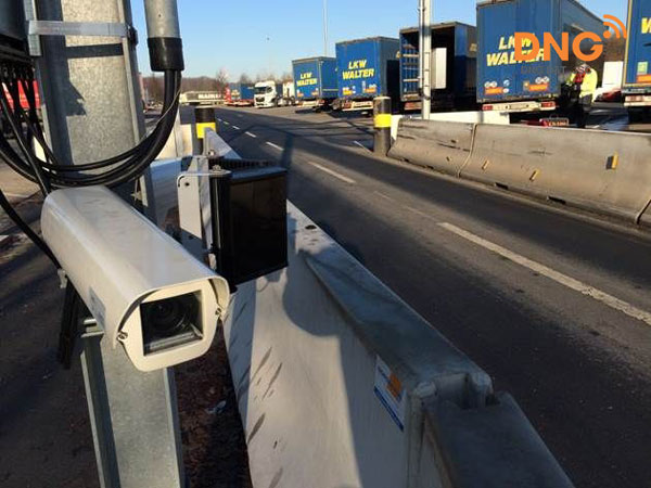 Sau khi nhận dữ liệu quan sát camera nhận diện biển số sẽ truyền dữ liệu về hệ thống quản lý