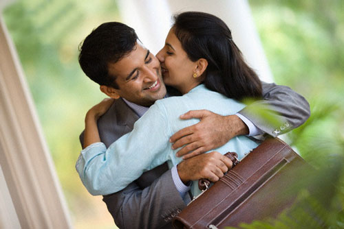 Hôn trong 12 giây trước khi đi làm và đi làm về