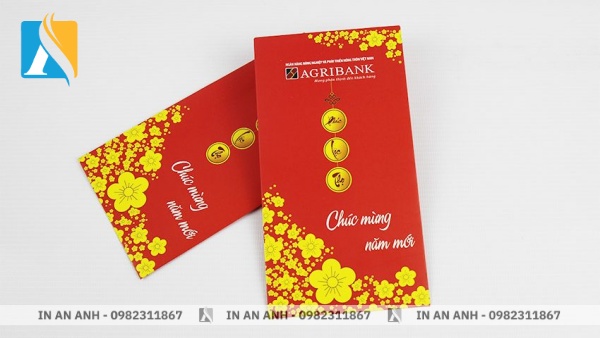 Mẫu bao lì xì truyền thống màu đỏ với hoa mai vàng