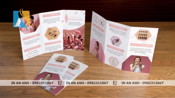 Brochure A4 gấp 3 trải dài, có khả năng cung cấp nhiều thông tin