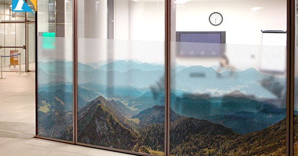 Decal mờ in họa tiết núi non trang trí vách kính văn phòng