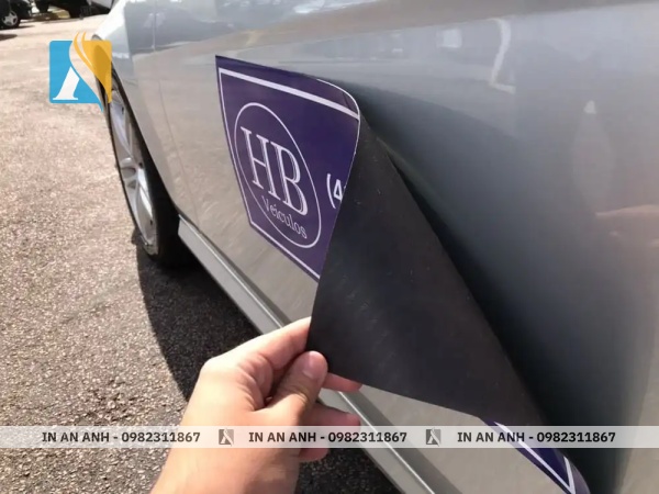 Decal nam châm cao su dẻo sử dụng linh hoạt khi cần thay đổi hoặc dán ở vị trí khác nhau