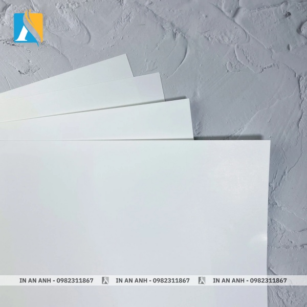 Giấy Bristol có khả năng chịu lực tốt thích hợp để in bìa lịch, name card