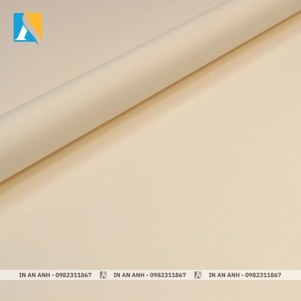 Giấy Ivory có màu trắng ngà, bề mặt mịn và không tráng phủ