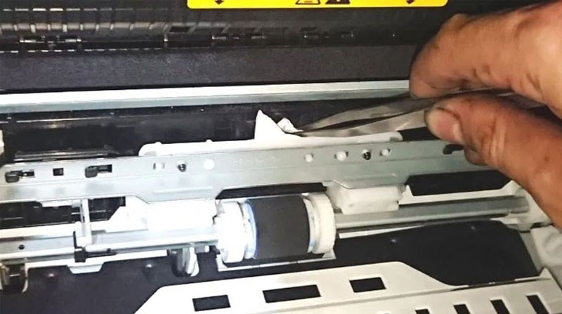 Trục kéo giấy bị mòn