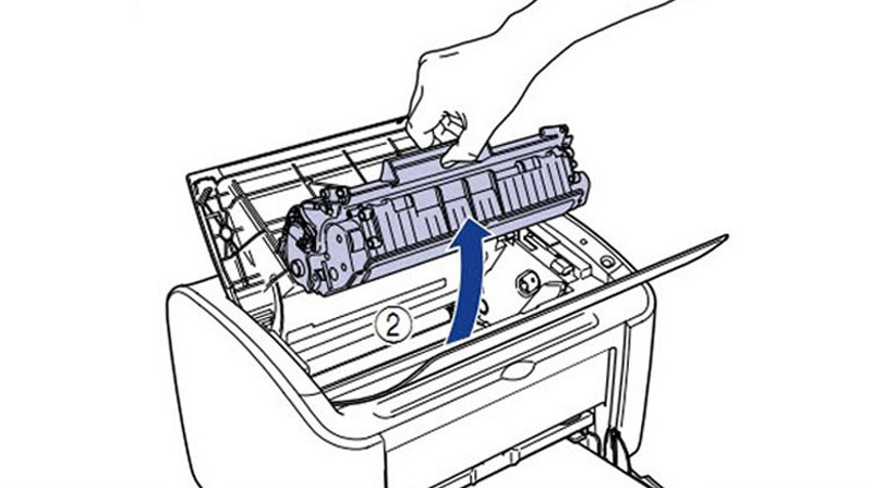 Mở nắp và rút hộp mực ra khỏi máy in một cách nhẹ nhàng