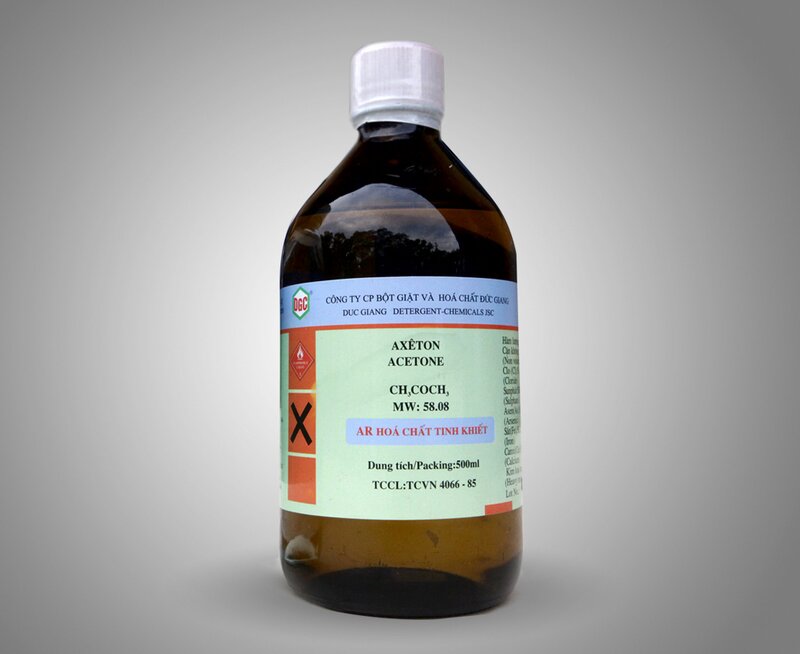 Hình ảnh minh họa một lọ hóa chất Axeton.
