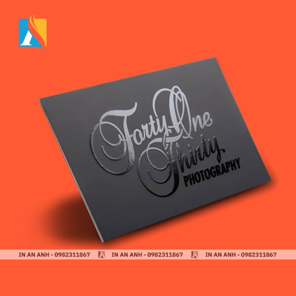 Danh thiếp cán mờ màu đen huyền bí