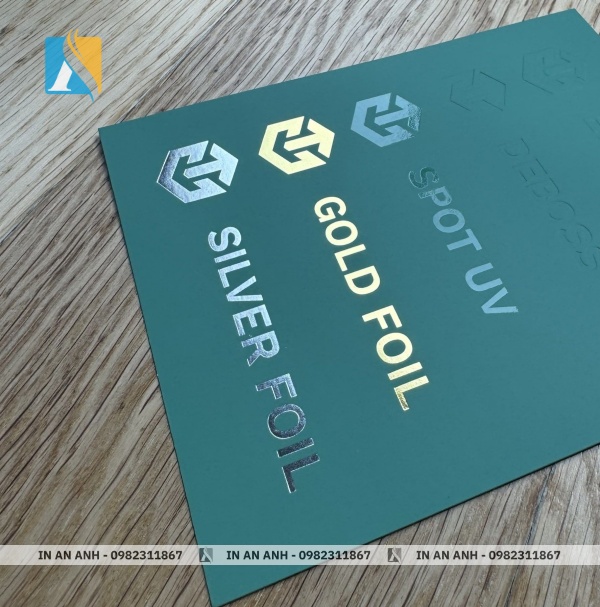 Ép kim là kỹ thuật gia công sau in bằng cách ép lá kim loại mỏng lên bề mặt vật liệu in