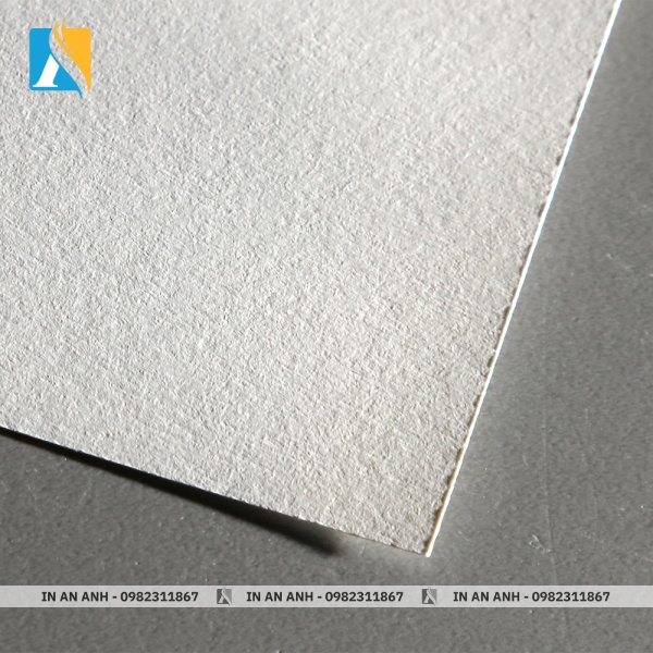 Chất liệu giấy Bristol cho khả năng thấm màu mực in tốt