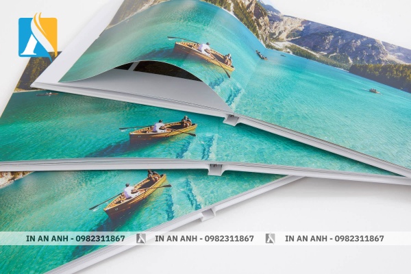 Giấy sách Couche nổi bật nhờ bề mặt cực kỳ láng mịn và bóng phù hợp thiết kế sang trọng