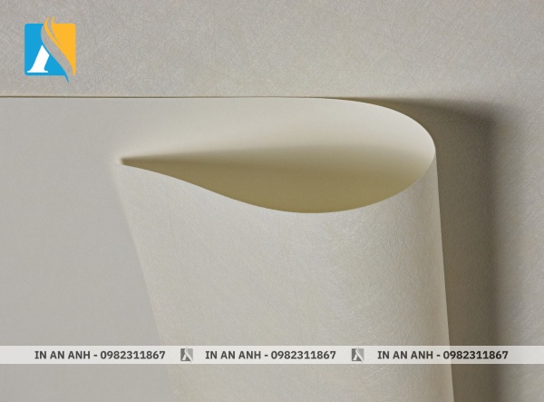 Giấy Ivory có định lượng cao và cấu trúc chắc chắn, giúp sản phẩm in ấn chuẩn màu