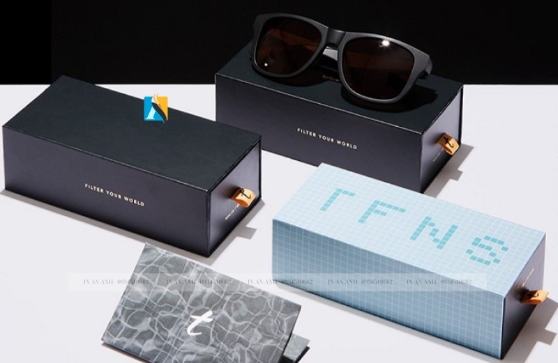 Màu sắc và họa tiết trên hộp đựng kính mắt nắp kéo vô cùng đa dạng