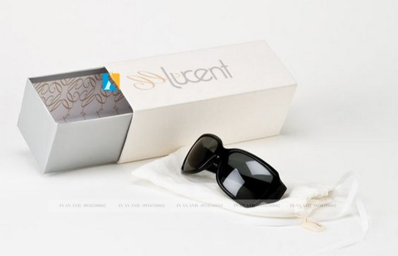 Hộp đựng kính mắt in họa tiết bên trong hộp, sang trọng và tinh tế