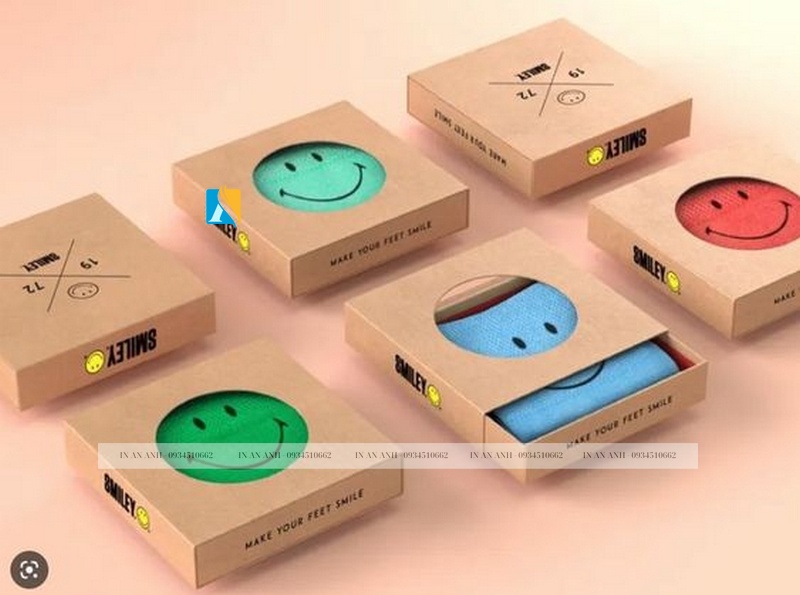 In hộp đựng tất giấy kraft có bóng kính