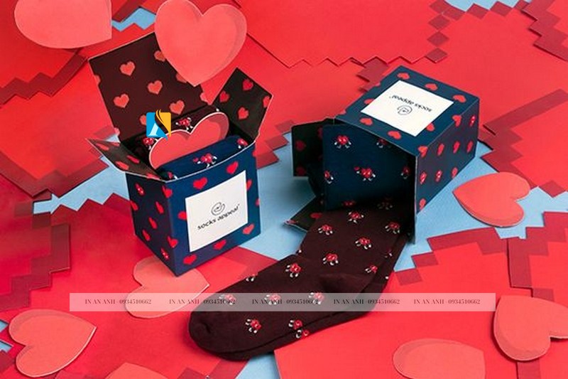 Hộp giấy đựng tất phong cách tình yêu