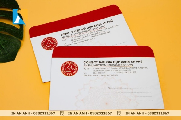 In phong bì có logo doanh nghiệp chuyên nghiệp