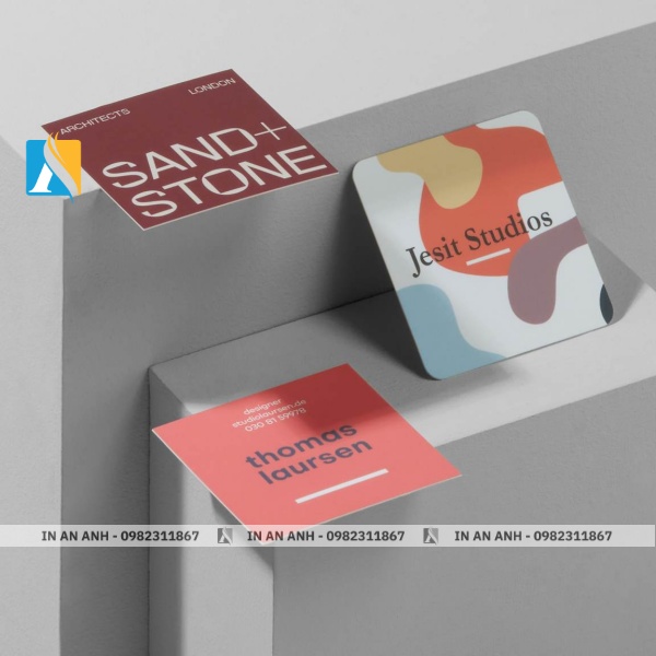 Card visit vuông nổi bật, lựa chọn thay thế dạng chữ nhật truyền thống