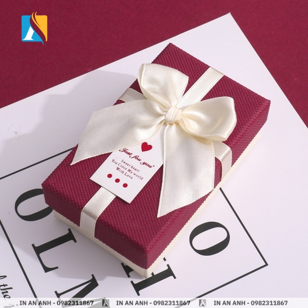 Hộp đựng quà tặng chữ nhật đứng màu đỏ nắp âm dương