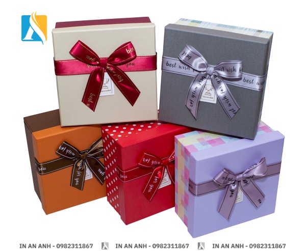 Hộp đựng quà tặng với nhiều màu sắc