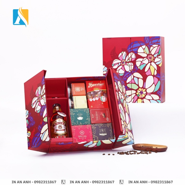 Hộp đựng quà tặng ngày tết với màu đỏ cùng họa tiết rực rỡ